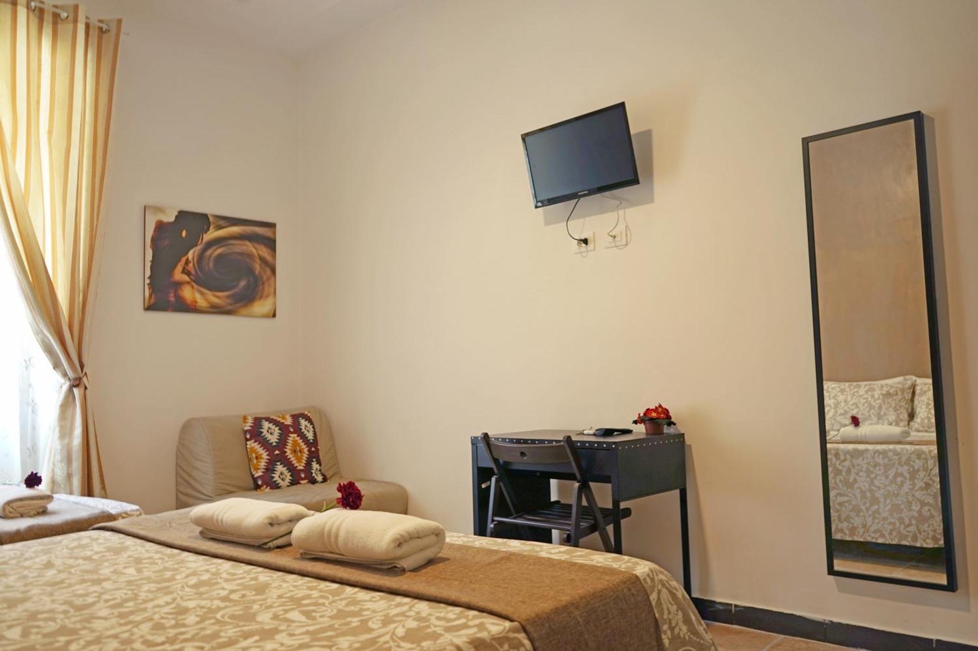 Hosting Flats Guesthouse Рим Экстерьер фото
