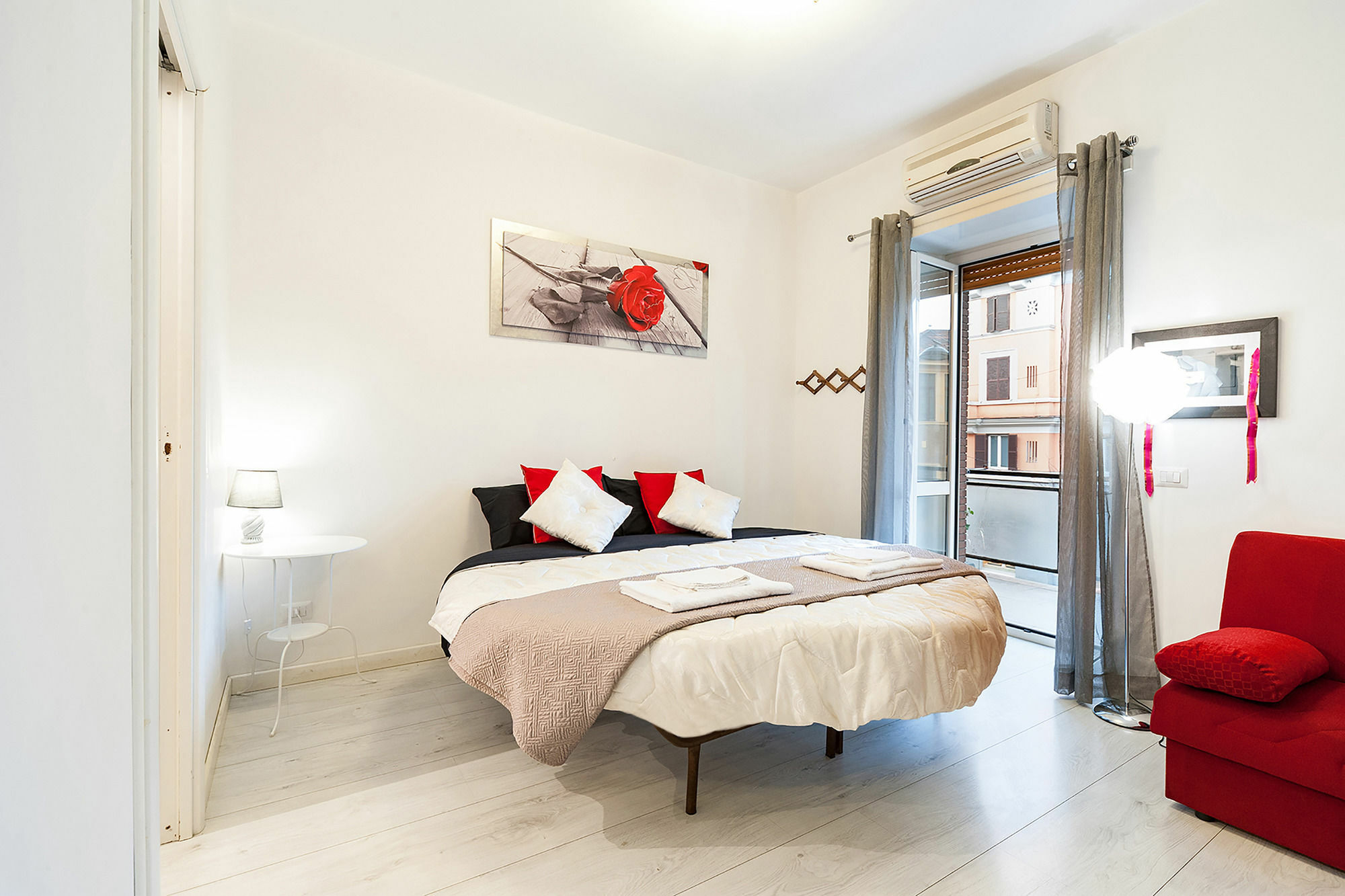 Hosting Flats Guesthouse Рим Экстерьер фото