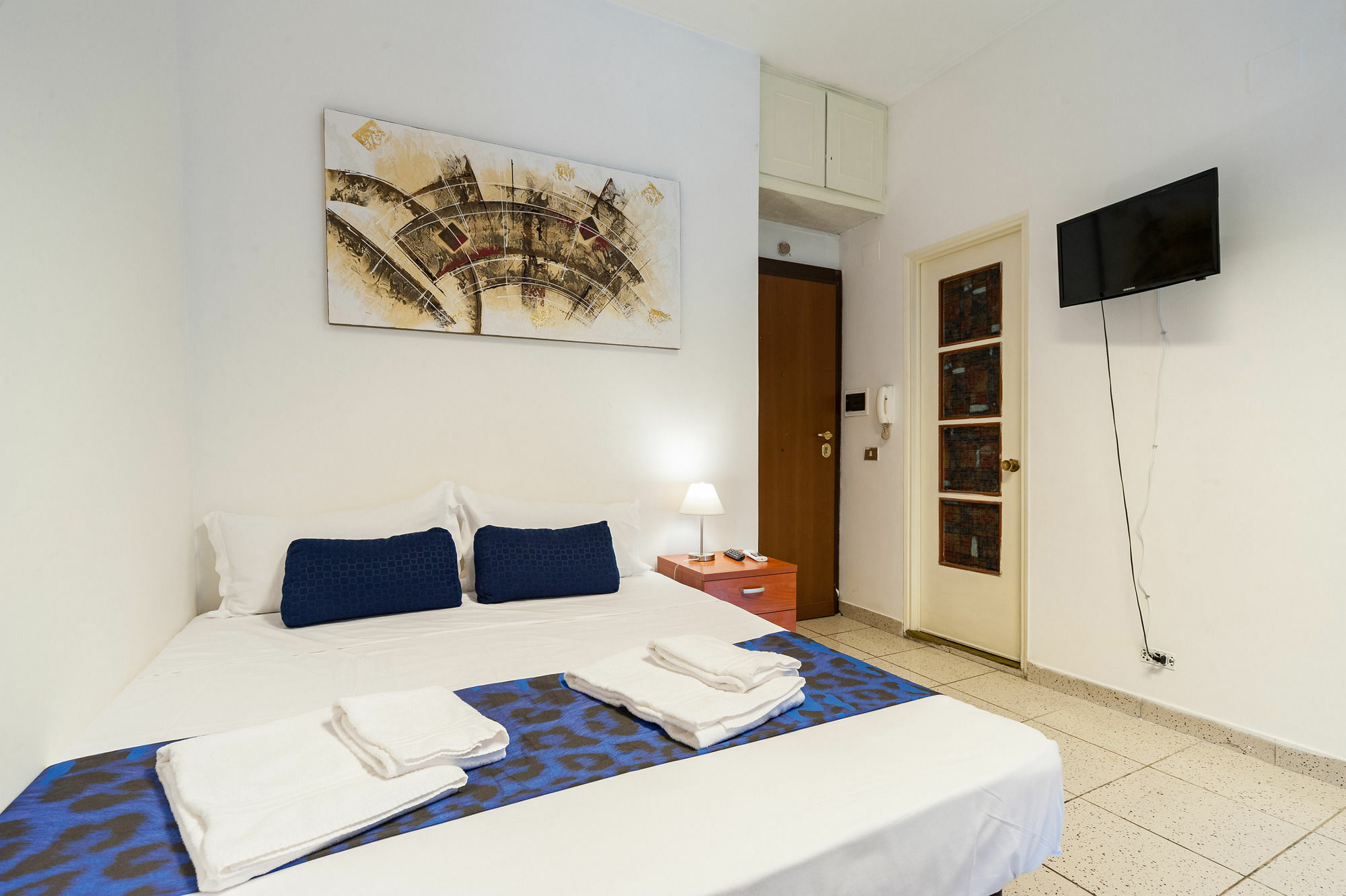 Hosting Flats Guesthouse Рим Экстерьер фото